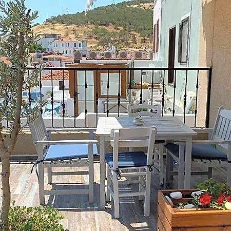 Mitos Hotel 4*